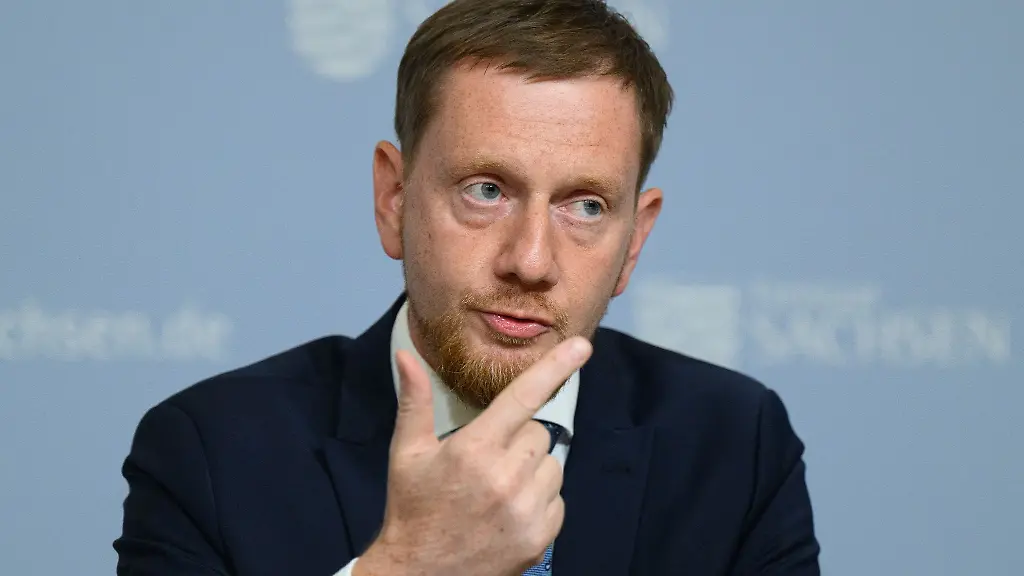 Michael-Kretschmer-spricht-waehrend-einer-Kabinetts-Pressekonferenz