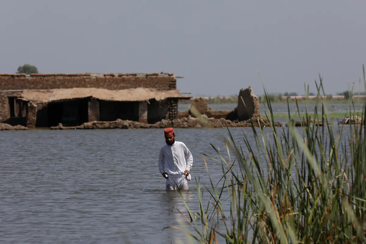 2022-08-31T065531Z-34561566-RC2I7W9I8HLY-RTRMADP-3-PAKISTAN-WEATHER