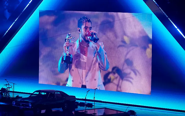 award-hall-Bad-Bunny