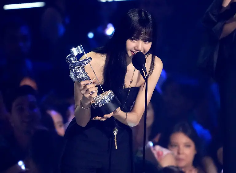 award-hall-lisa