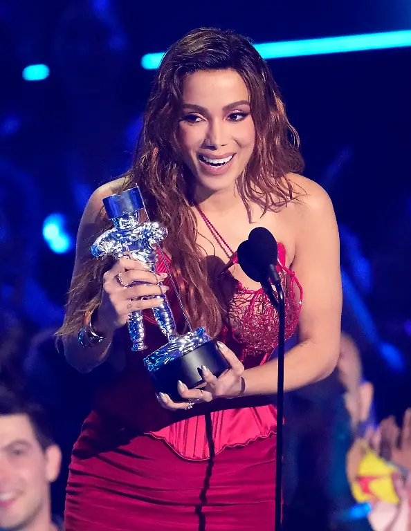 award-hall-anitta