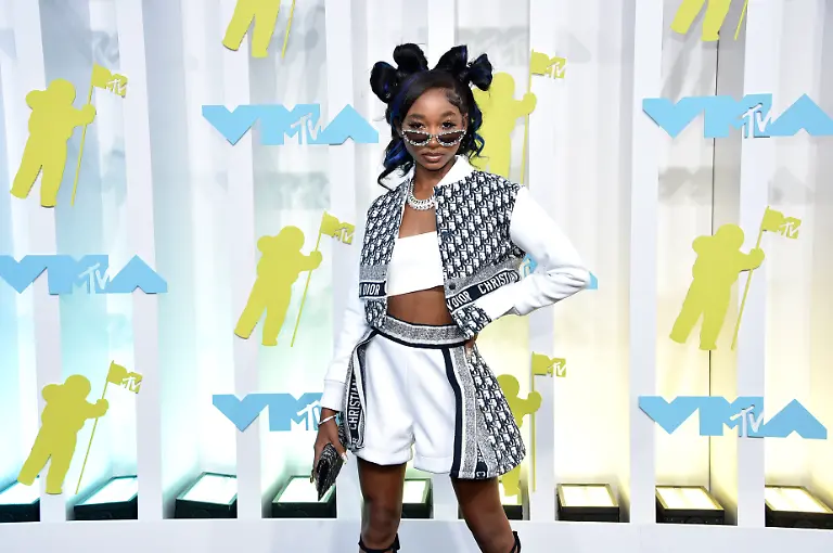 xx-That-Girl-Lay-Lay