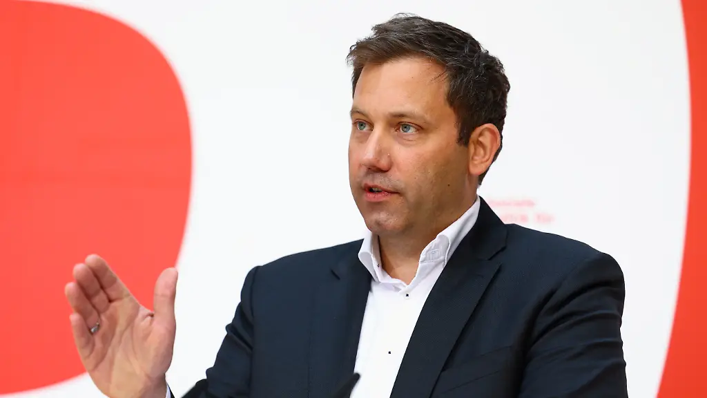 2022-05-09T101242Z-1141221541-RC2M3U9OB0R4-RTRMADP-3-GERMANY-ELECTION-REACTIONS