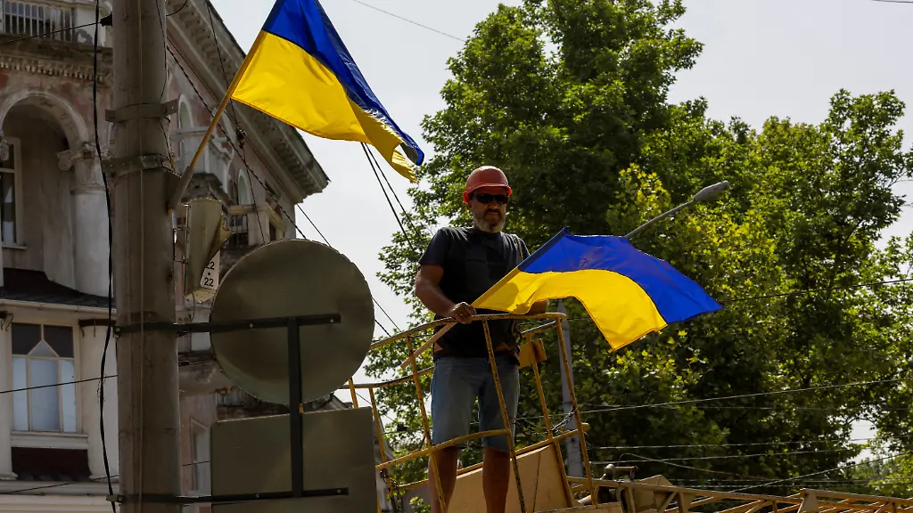 2022-08-23T130129Z-2142759659-RC2D2W95BA8G-RTRMADP-3-UKRAINE-CRISIS-FLAG-DAY