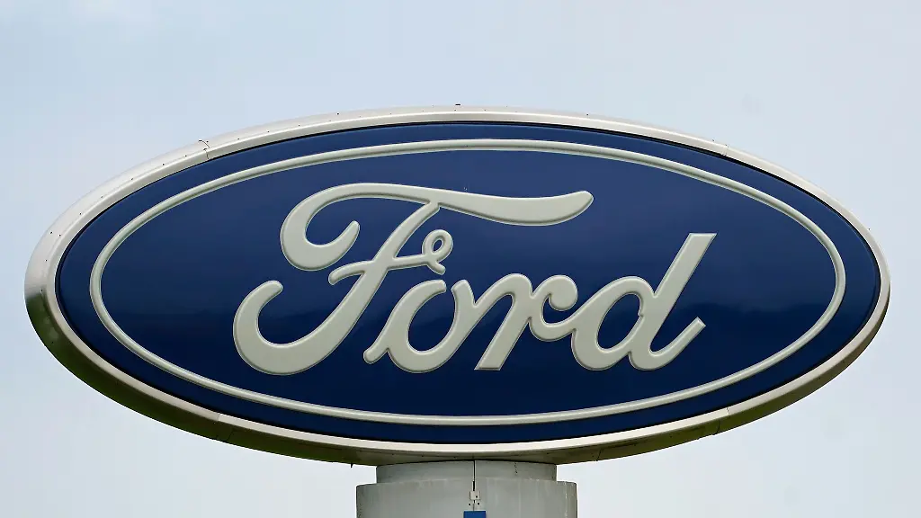 Ein-Ford-Logo-ist-zu-sehen