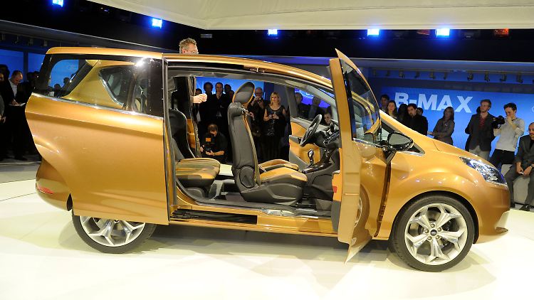 In einem Hotel in Genf präsentiert Ford eine Weltpremiere: die seriennahe Studie Ford B-Max. 