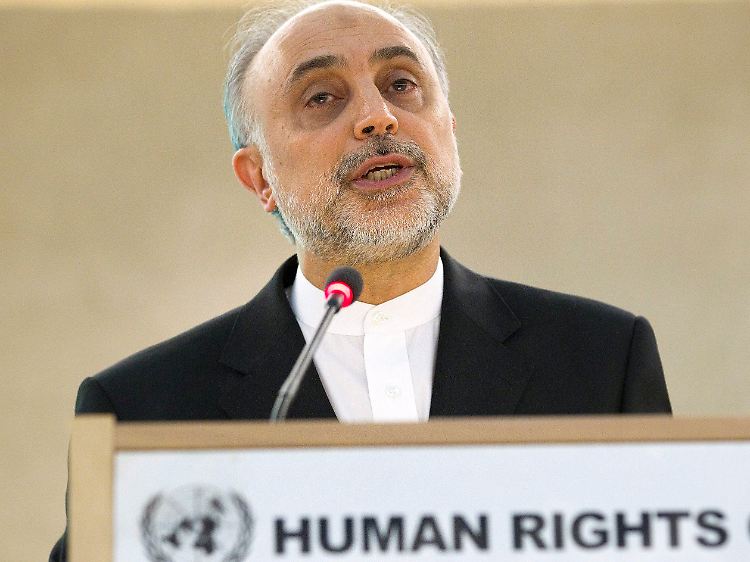 Während im Iran die Opposition Repressalien ausgesetzt ist, hält Außenminister Ali Akbar Salehi vor dem UN-Menschenrechtsrat in Genf eine Rede.