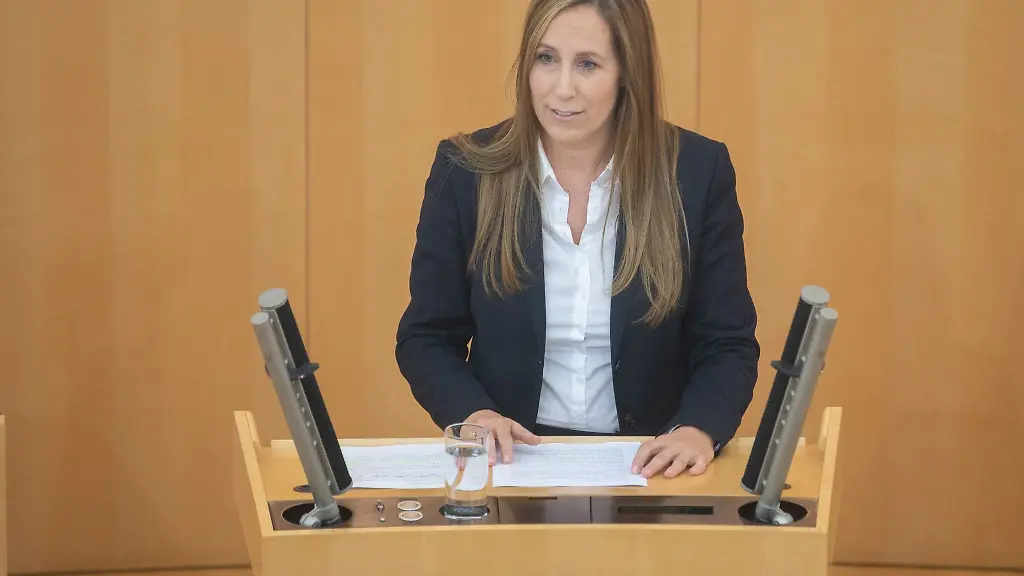 Astrid-Wallmann-spricht-im-hessischen-Landtag