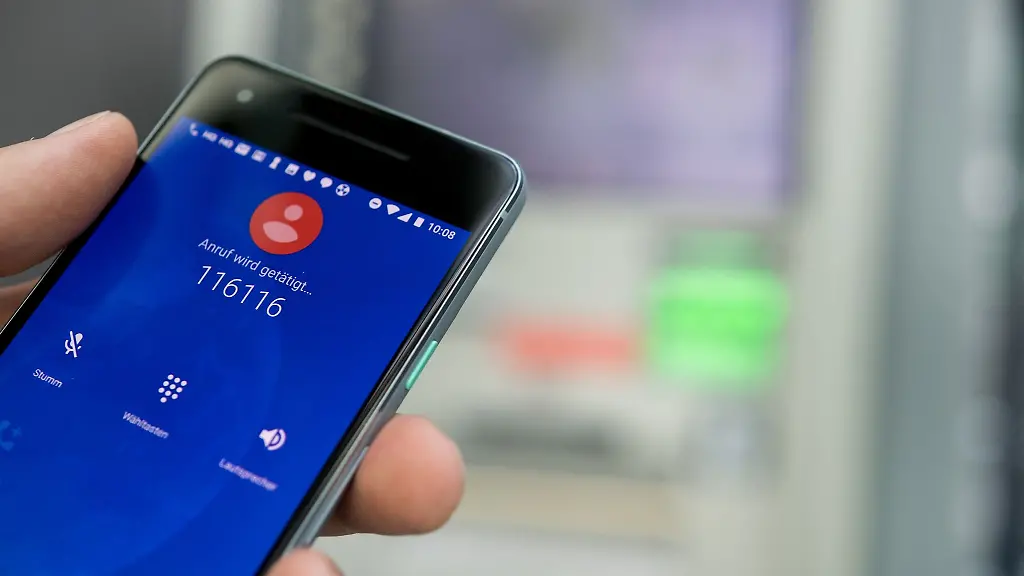 Nu-aber-fix-die-116-116-anrufen-und-die-Karten-sperren-Manchmal-tut-es-aber-auch-die-Banking-App