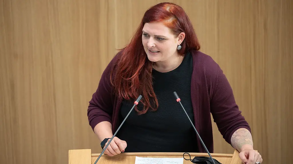 Pia-Schellhammer-Buendnis-90-Die-Gruenen-Parlamentarische-Geschaeftsfuehrerin-spircht