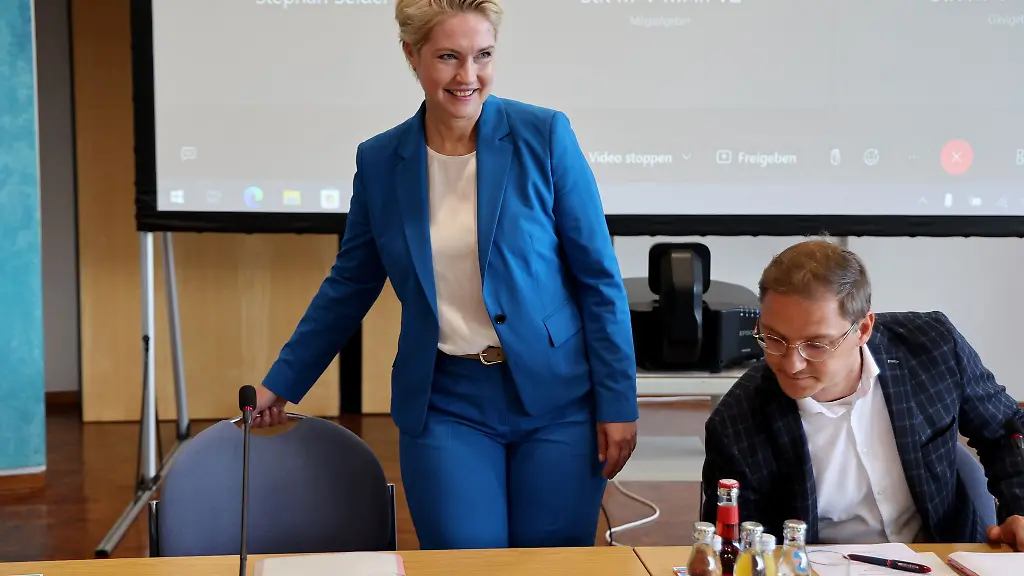 Manuela-Schwesig-SPD-l-r-Ministerpraesidentin-von-Mecklenburg-Vorpommern-neben-Patrick-Dahlemann-SPD