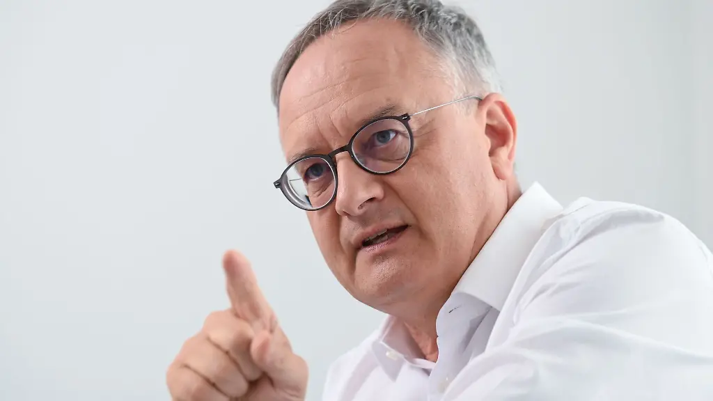 Andreas-Stoch-der-Landesvorsitzende-der-SPD-in-Baden-Wuerttemberg-und-Vorsitzende-der-Landtagsfraktion