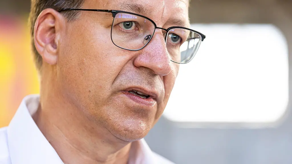 Stefan-Birkner-Spitzenkandidat-der-FDP-Niedersachsen-gibt-ein-Interview