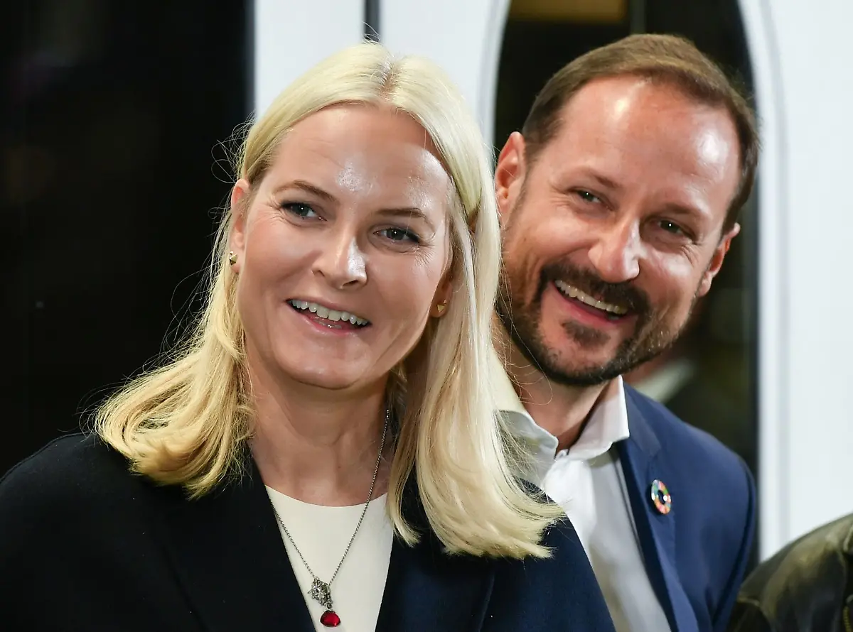 Das-Paar-hat-zwei-gemeinsame-Kinder-Prinzessin-Ingrid-Alexandra-und-Prinz-Sverre-Magnus-Mette-Marit-hat-ausserdem-den-Sohn-Marius-aus-einer-frueheren-Beziehung