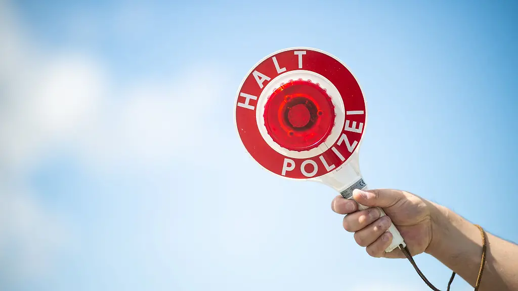 Ausgerollt-Wer-sich-nach-einem-Verlust-der-Fahrerlaubnis-wieder-ans-Steuer-setzt-muss-mit-empfindlichen-Strafen-rechnen