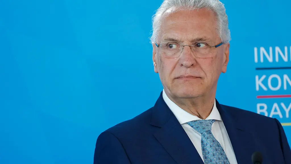 Joachim-Herrmann-CSU-Innenminister-von-Bayern-nimmt-an-einer-Pressekonferenz-teil