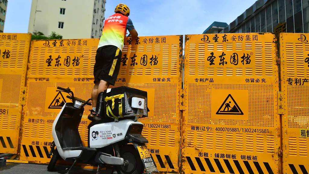 2022-08-08T063533Z-1181468027-RC2SQV9CVMHQ-RTRMADP-3-HEALTH-CORONAVIRUS-CHINA