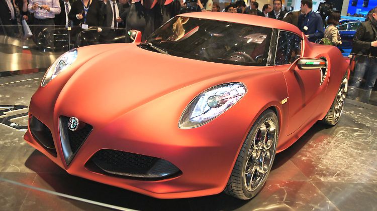 Mit einem Motor in der Größe von 1,8 Litern erreicht der Alfa Romeo 4C eine Spitzengeschwindigkeit von 250 km/h.