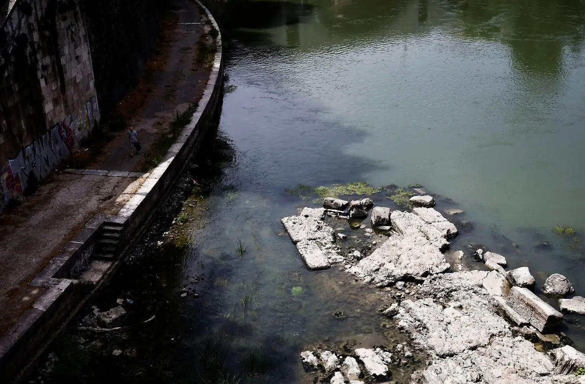 2022-06-21T150625Z-1647337523-RC2AWU9PIVCH-RTRMADP-3-EUROPE-WEATHER-ITALY