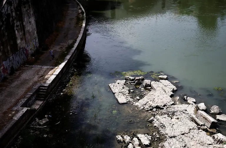 2022-06-21T150625Z-1647337523-RC2AWU9PIVCH-RTRMADP-3-EUROPE-WEATHER-ITALY