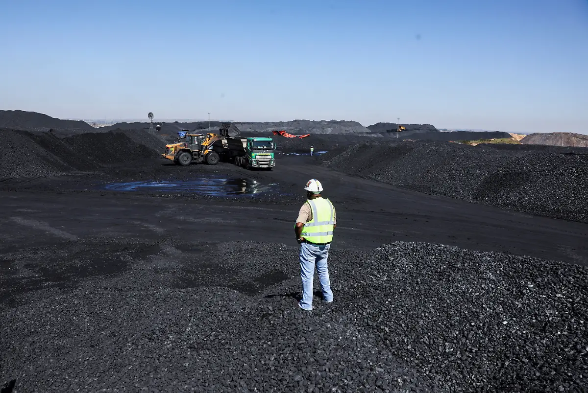 2022-05-03T090117Z-1563346146-RC2YUT9JU5U5-RTRMADP-3-MINING-INDABA-LOGISTICS