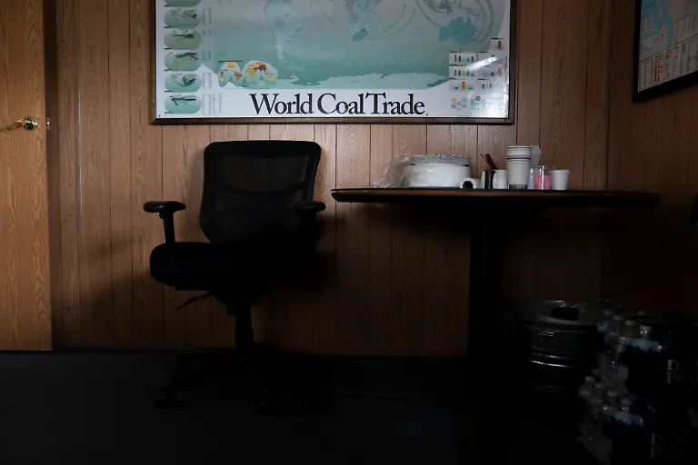 2020-09-30T100108Z-509547557-RC2Y8J9040II-RTRMADP-3-USA-ELECTION-TRUMP-COAL