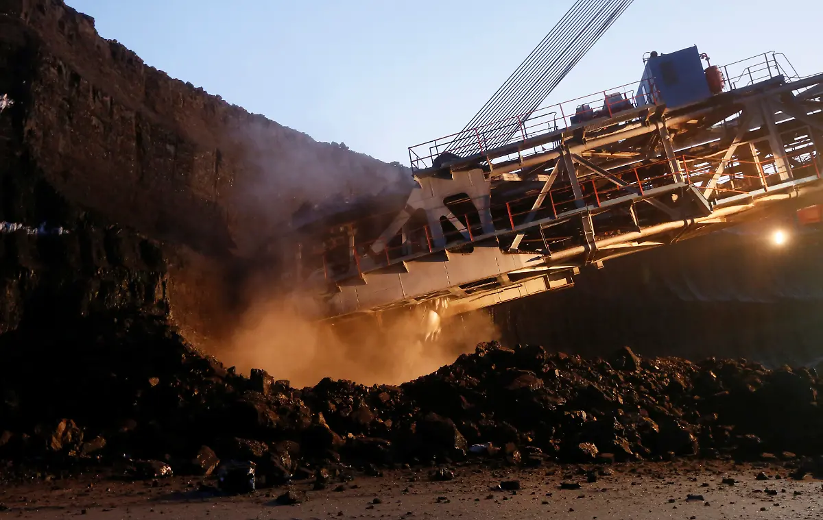 2017-11-30T092441Z-1548188839-RC19769ACB90-RTRMADP-3-RUSSIA-COAL