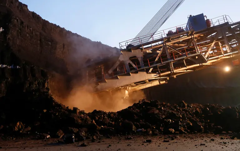 2017-11-30T092441Z-1548188839-RC19769ACB90-RTRMADP-3-RUSSIA-COAL