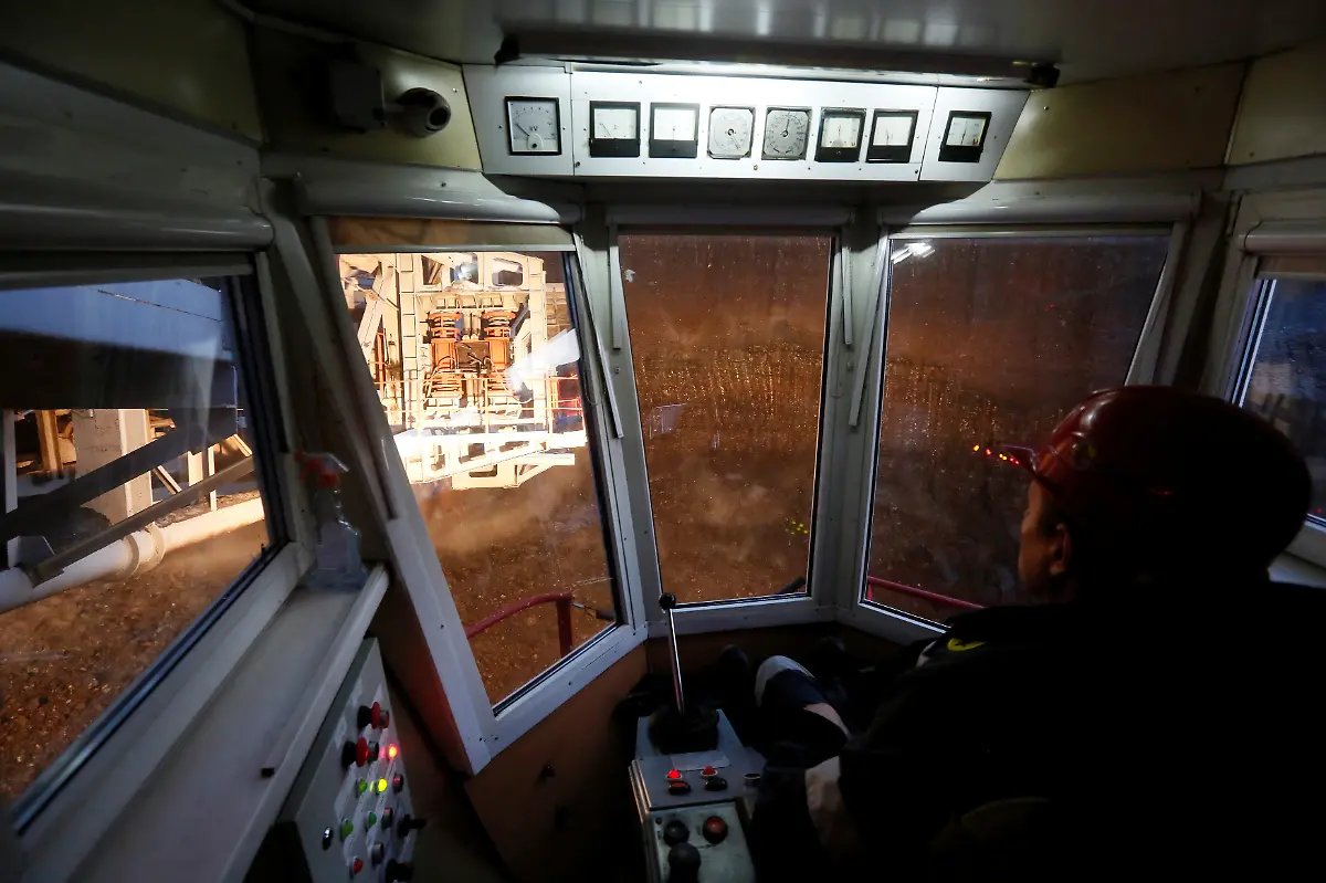 2017-11-30T092506Z-1831156479-RC1C1114F200-RTRMADP-3-RUSSIA-COAL