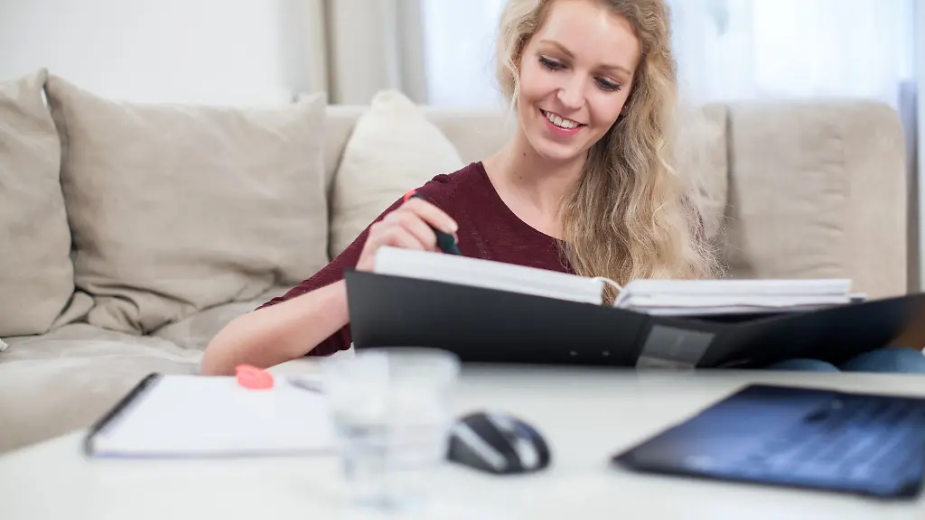 Unter-bestimmten-Umstaenden-kommt-das-Jobcenter-mittels-Bildungsgutschein-fuer-die-Kosten-einer-Weiterbildung-auf