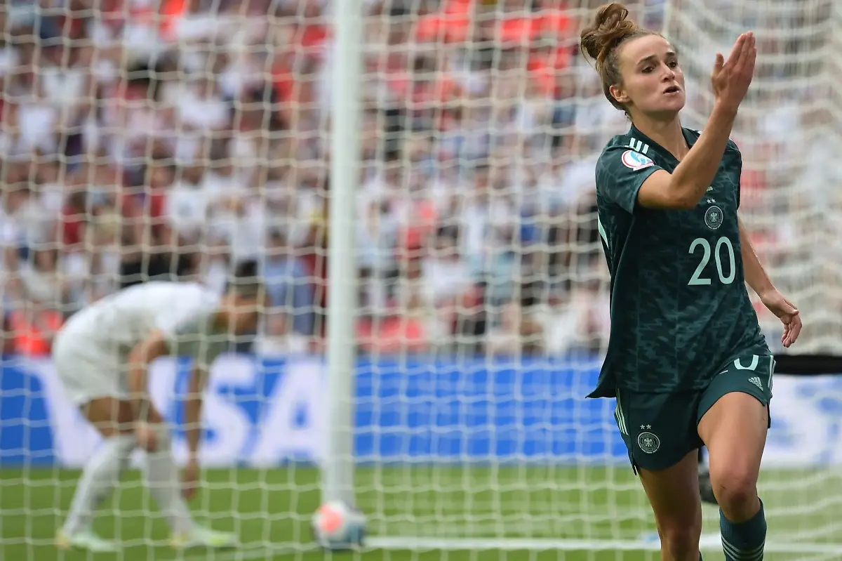 Deutschlands-Lina-Magull-jubelt-nach-dem-Tor-zum-1-1-im-EM-Finale-gegen-England