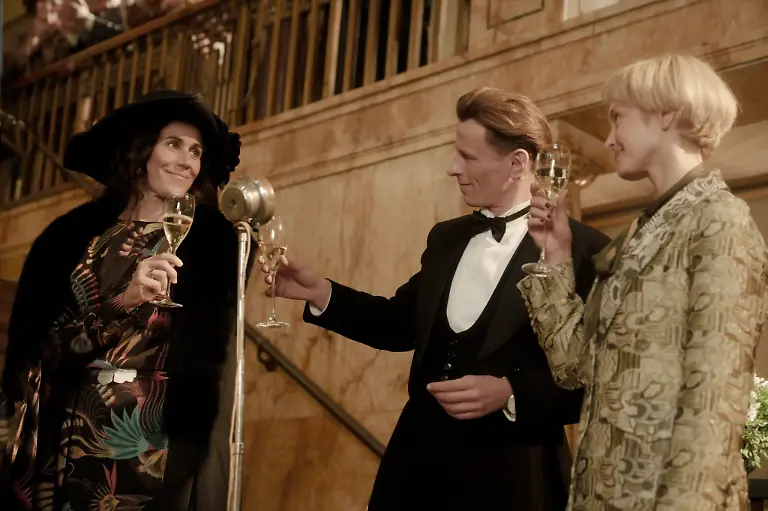 Alice-Nina-Kunzendorf-Arthur-Alexander-Scheer-Ilsa-Valery-Tscheplanowa