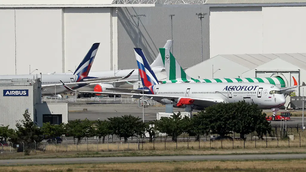 Insbesondere-aktuelle-Modelle-von-Airbus-und-Boeing-muessen-staendig-auf-den-neusten-Stand-der-Technik-gebracht-werden