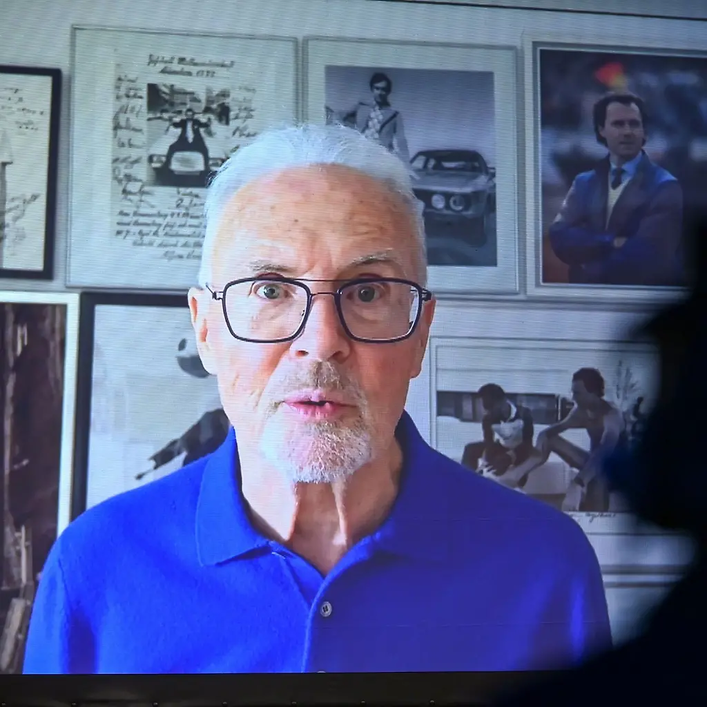 Ist-vom-Spiel-des-FC-Bayern-sehr-angetan-Franz-Beckenbauer
