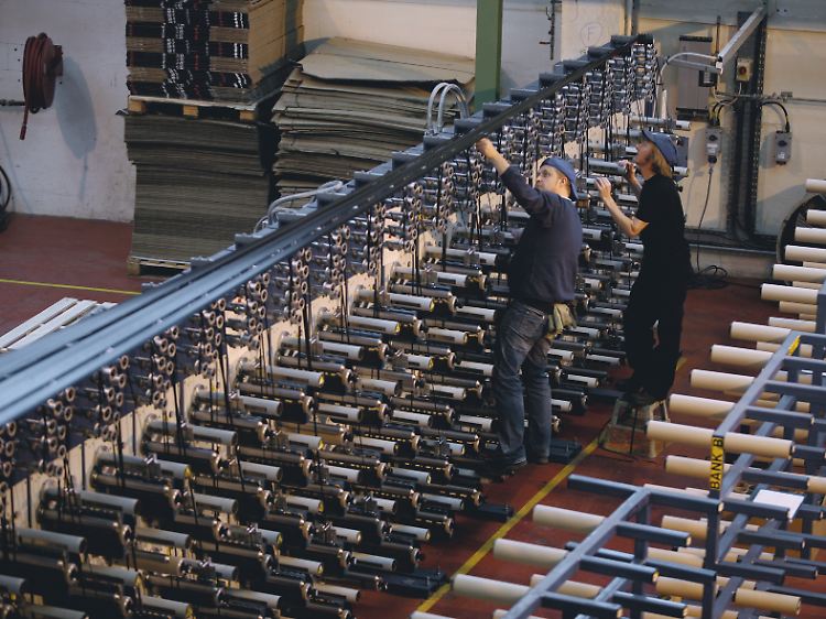 Die Weber der Zukunft: Bei SGL Carbon errinnern die Produktionsanlagen im Geschäftsfeld "Carbon Fibres & Composites" nicht ohne Grund an die Hochzeiten der Textilindustrie.