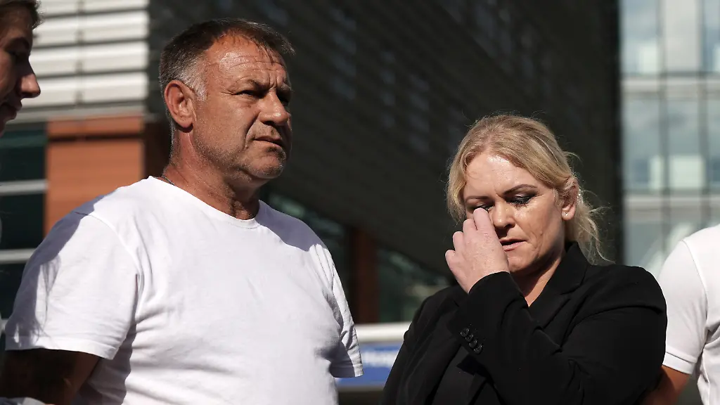 Die-Eltern-von-Archie-vor-der-Klinik-in-London