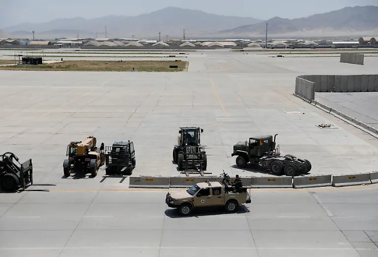 17-2021-07-05T123155Z-1635055706-RC2BEO9HUUHC-RTRMADP-3-USA-AFGHANISTAN-BAGRAM