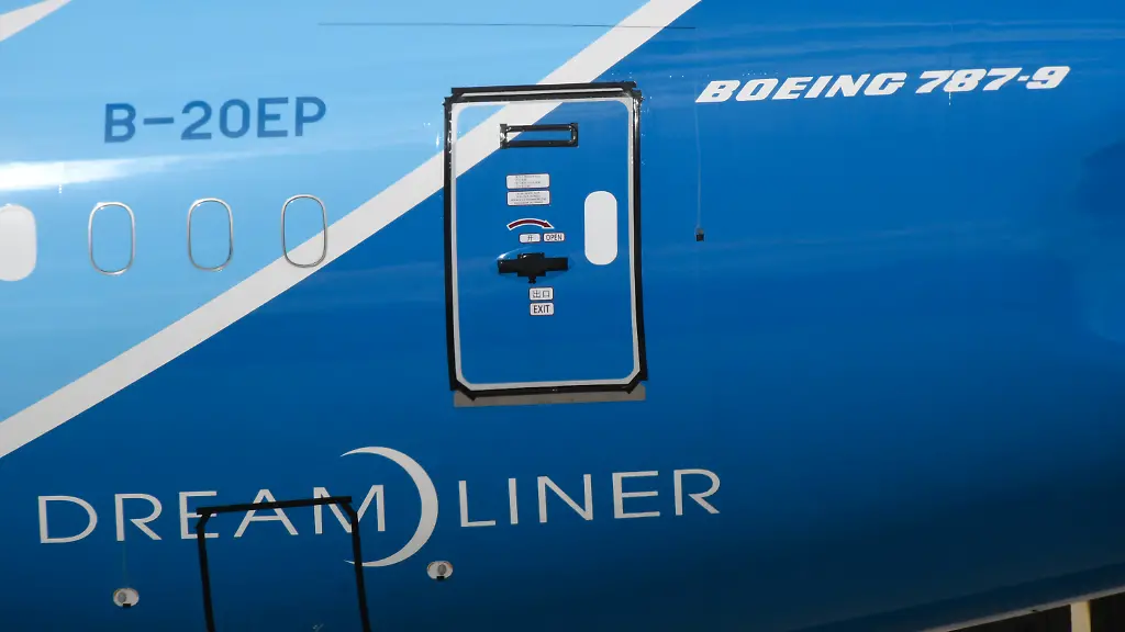 Noch-im-August-sollen-die-ersten-787-Dreamliner-an-Kunden-ausgeliefert-werden