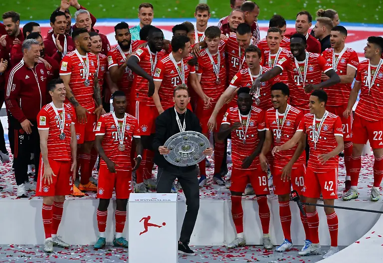 Fuer-die-Trainer-und-Manager-der-Bundesliga-geht-der-FC-Bayern-als-klarer-Titelfavorit-in-die-neue-Saison