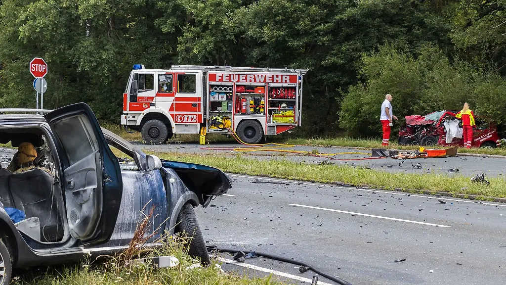 Blick-auf-die-Unfallstelle-in-der-Naehe-von-Koenigstein-im-Taunus
