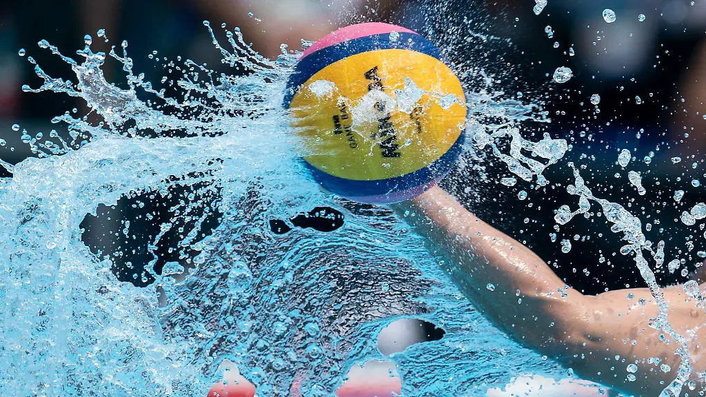 Ein-Wasserballspieler-in-Aktion