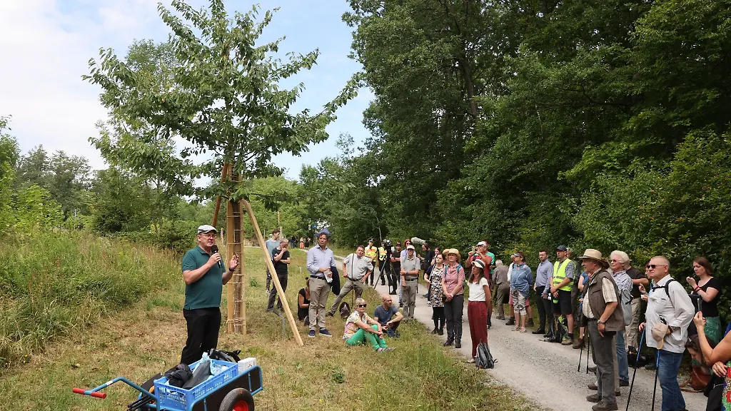 Bodo-Ramelow-spricht-waehrend-eines-Gedenkmarsches