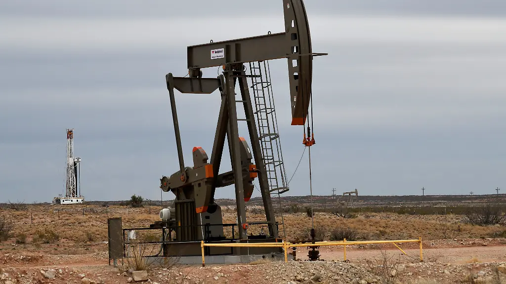 2021-04-15T000000Z-1005138748-RC2KWM92NX4U-RTRMADP-3-EXXON-MOBIL-PROXY-ACTIVIST