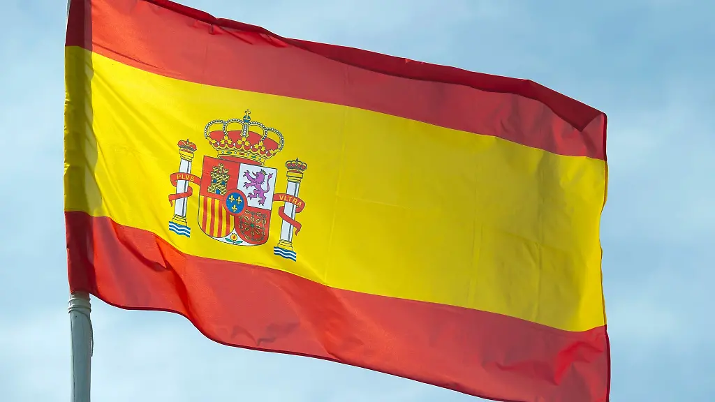 Die-Nationalflagge-von-Spanien-Das-Land-verzeichnete-im-zweiten-Quartal-das-deutlichste-Wachstum-im-Euroraum