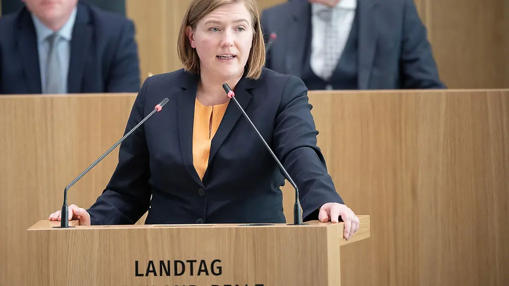 Katharina-Binz-Buendnis-90-Die-Gruenen-spricht