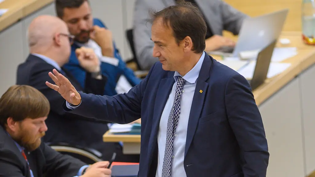 Andreas-Silbersack-im-Landtag-von-Sachsen-Anhalt