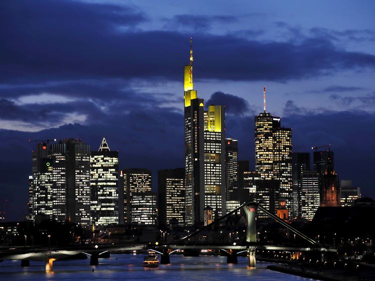 In "Mainhattan", Frankfurts Bankenviertel, sorgen die Pläne in Berlin für wenig Zustimmung.