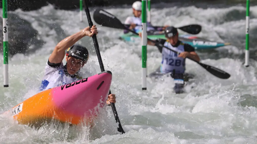 049428d4bd11d810f95d7b71a39a540b