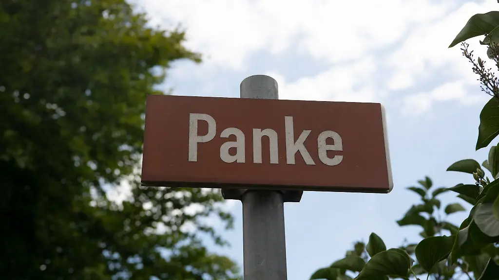 Panke-steht-auf-einem-Schild-in-der-brandenburgischen-Gemeinde-Panketal