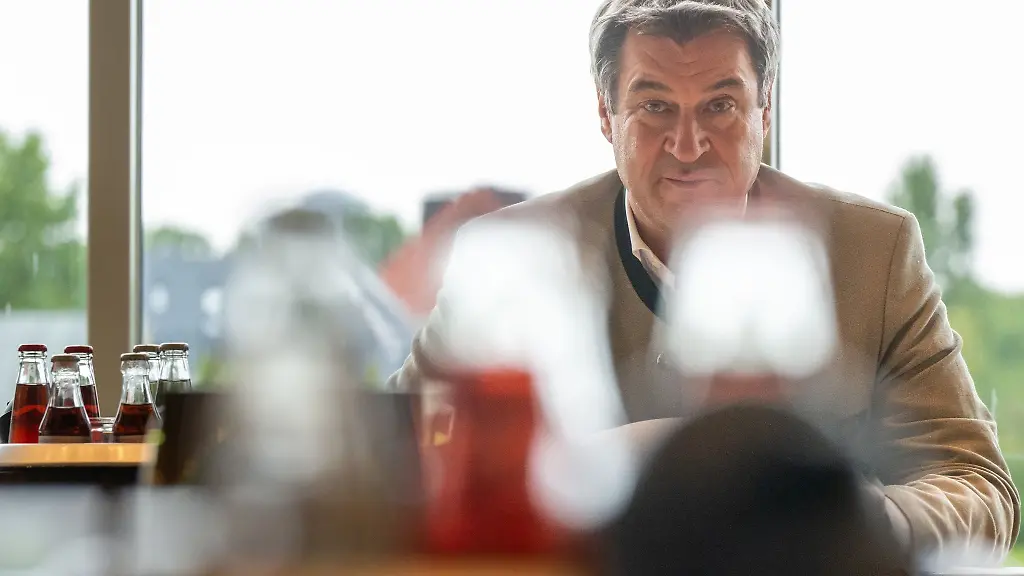 Markus-Soeder-CSU-Ministerpraesident-von-Bayern-nimmt-an-der-Sitzung-des-Kabinetts-teil